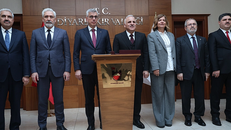 Sağlık Bakanı Memişoğlu Diyarbakır Valiliğini ziyaret etti