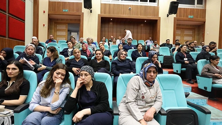 Sağlık çalışanlarına deprem eğitimi verildi