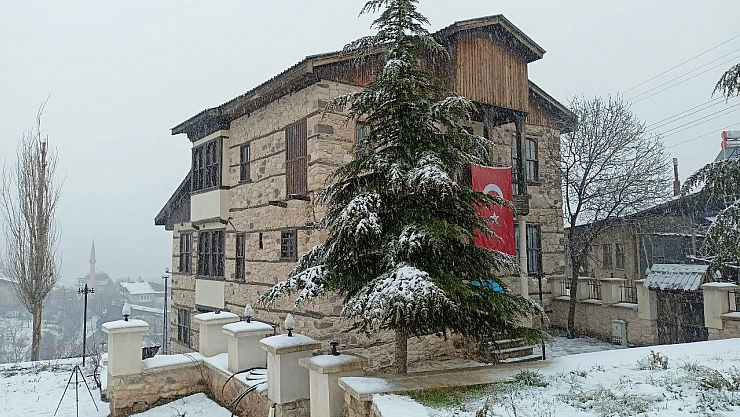 Arapgir beyaza büründü