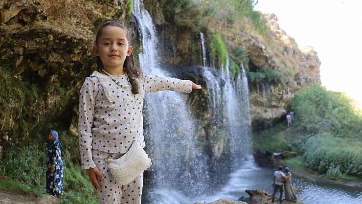 Saklı cennet olarak biliniyor, sesi ve görüntüsüyle mest ediyor