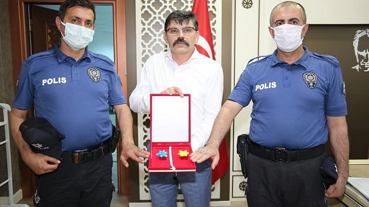 Saldırganı yakalayan 2 polise ödül