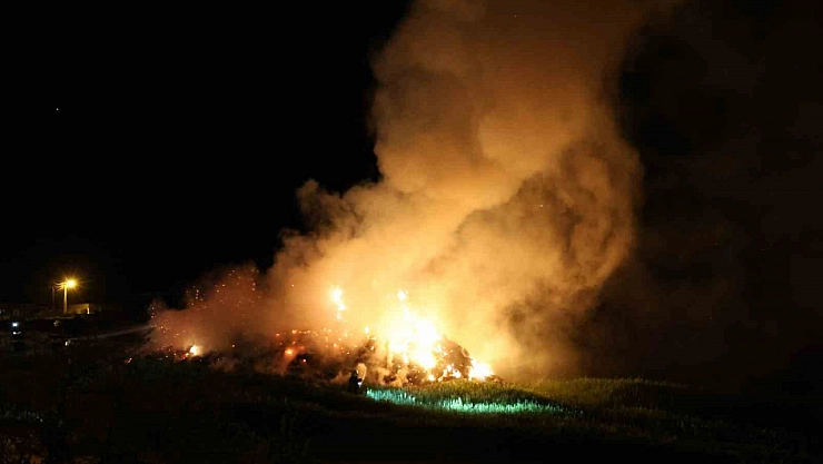 Saman balyaları alev alev yandı