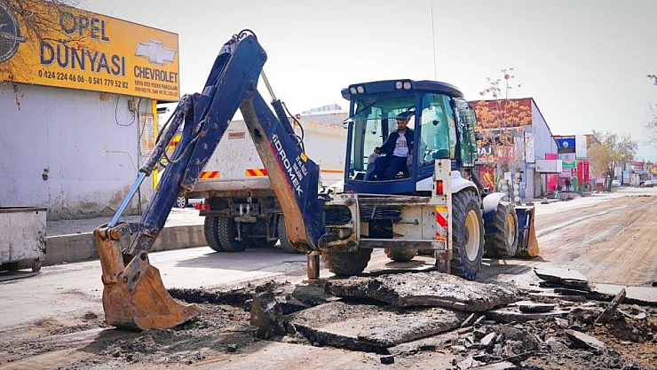 Sanayi Sitesi'nde yol yenileme çalışması