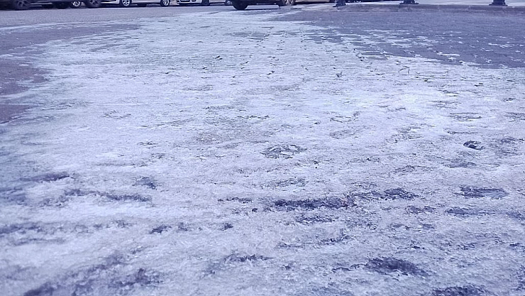 Şanlıurfa'da su birikintileri buz tuttu