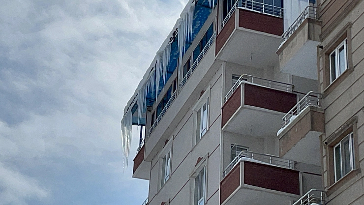 Sarkıtların boyu 2 metreyi buldu