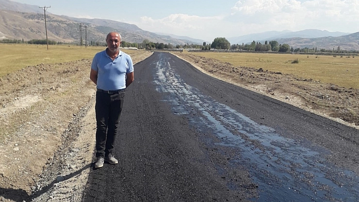 Şehidin kabrine giden yol asfaltlandı