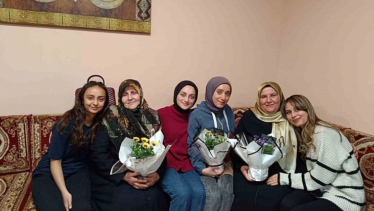 Öğrenciler, şehit ailelerini unutmadı