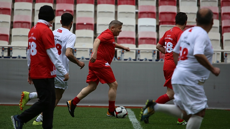 Şehitlerin anısına özel maç