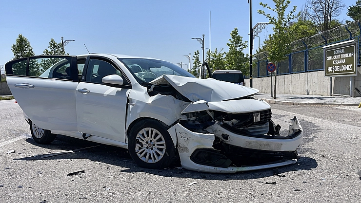 Şerit ihlali hataya neden oldu: 4 yaralı