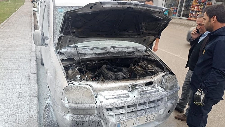 Seyir halindeki araç yandı