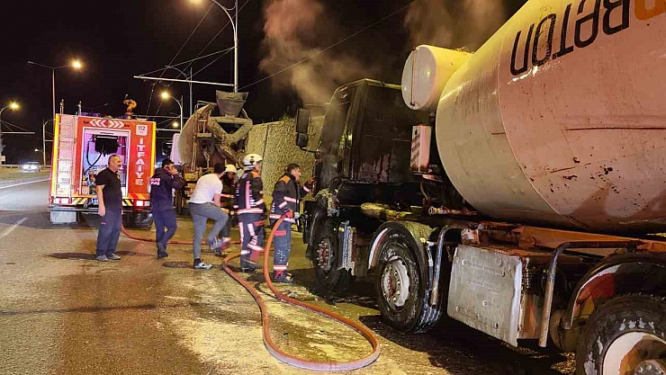 Malatya'da Seyir Halindeki Mikser Alev Aldı