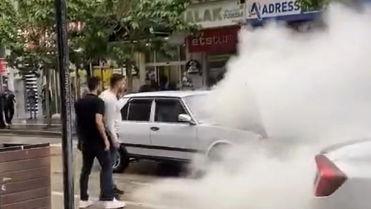 Seyir halindeki araç alev aldı!