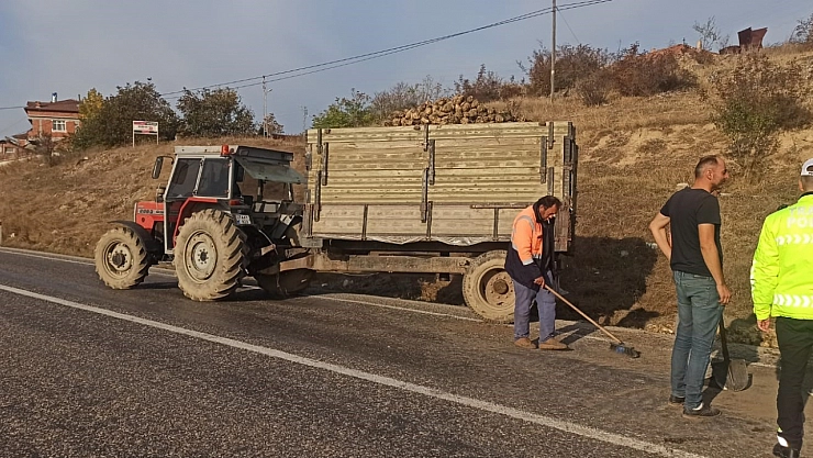 Pancar yüklü traktör devrildi