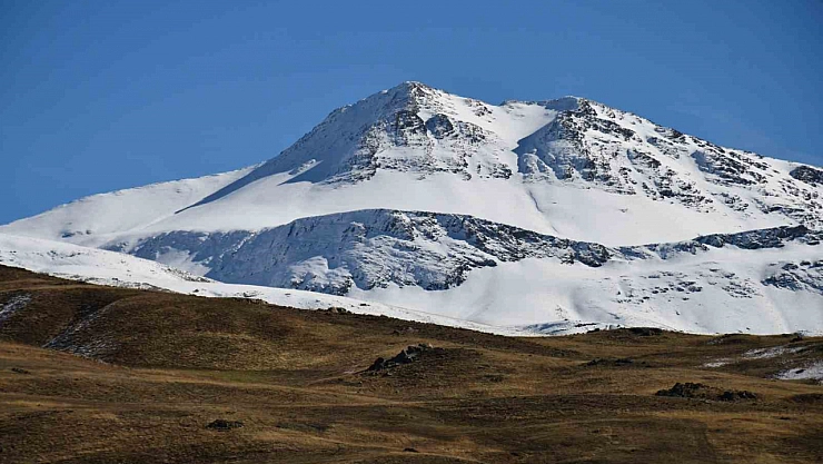 Şırnak dağları beyaz gelinliğini giydi