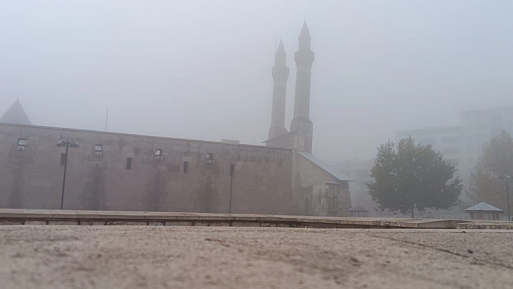 Sis tüm şehri sardı: Göz gözü görmedi!