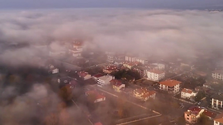 Sis tüm şehri sardı: Göz gözü görmedi!