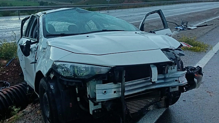 Sivas'ın Kangal ilçesinde otomobil takla attı