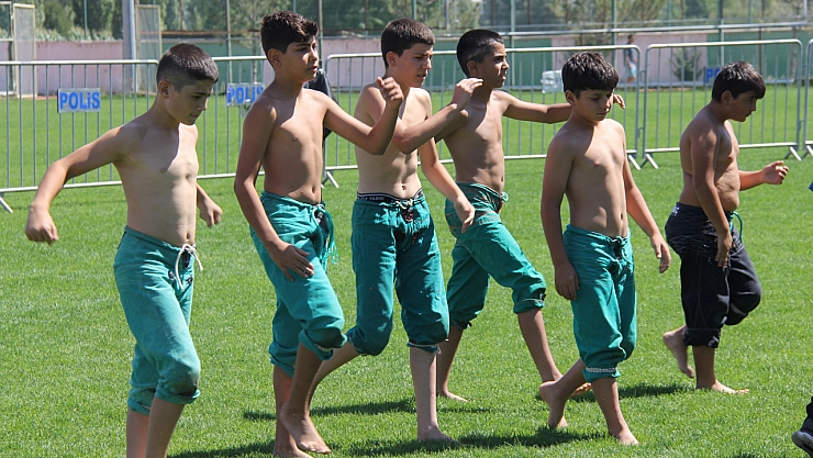 Sivas'ta Karakucak Güreşleri coşkusu