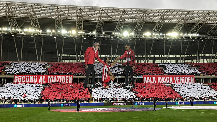 Sivasspor taraftarlarından koreografi