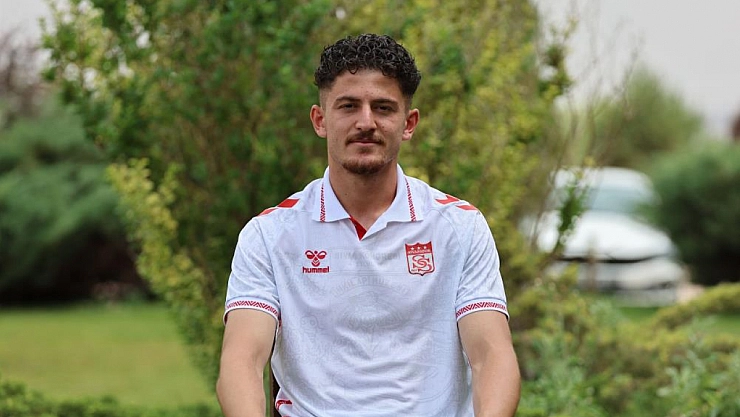 Sivasspor'un genç ismi Emirhan'dan taraftara çağrı!