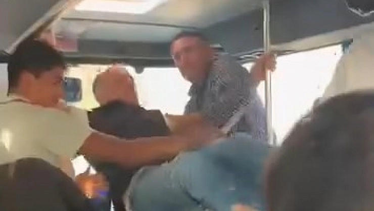 Şoför ve yolcu tekme tokat kavga etti