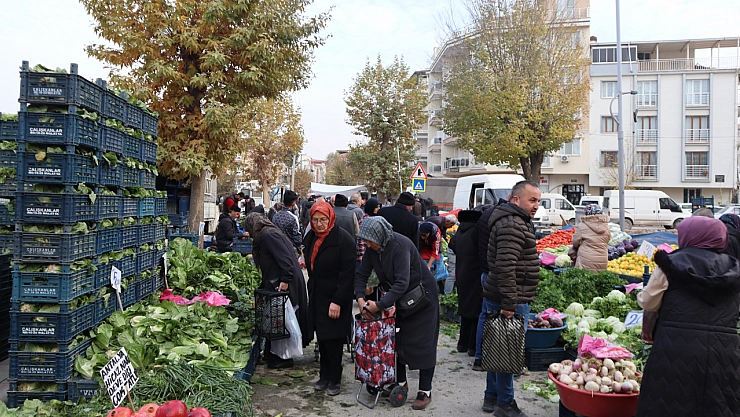 Soğuk hava pazar fiyatını etkiledi: Sebze yüz güldürürken, meyve cep yaktı!