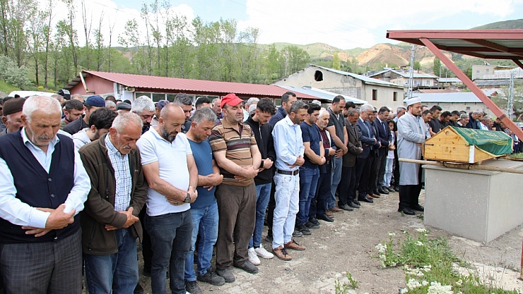 Son yolculuğuna uğurlandı