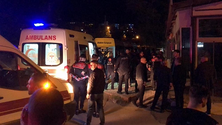 Sopalı kavga: 3 yaralı
