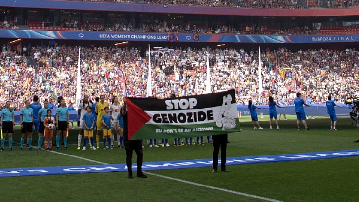 'Soykırımı durdurun' pankartı açıldı