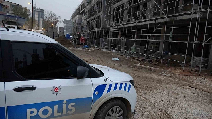 Elini kesen işçi yaralandı