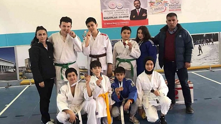 Judoda yarı finali sevinci