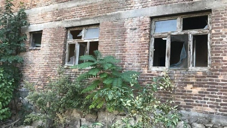 İki metruk bina yıkıldı