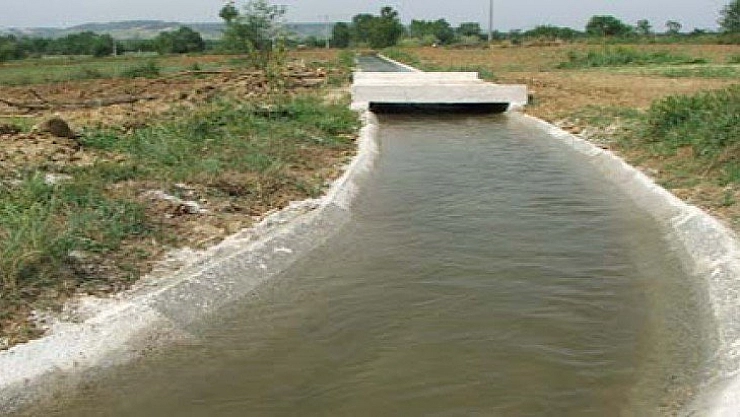 Sulama kanalında öldü