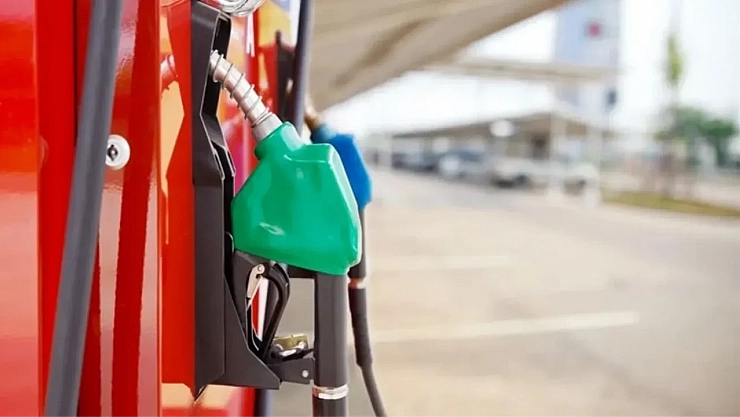 Tabela yeniden değişiyor| Benzine bu gece zam geliyor