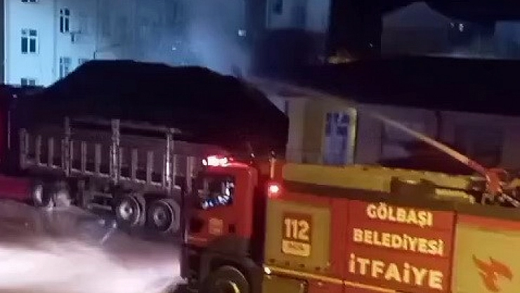 Talaş yüklü tırdan yükselen duman korkuttu