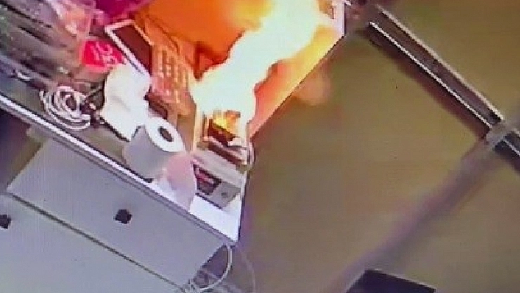 Tamire bırakılan telefon bomba gibi patladı