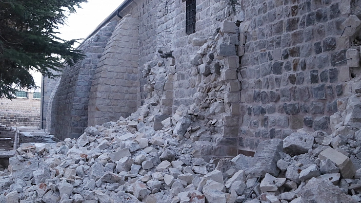 Tarihi yapılar zarar gördü