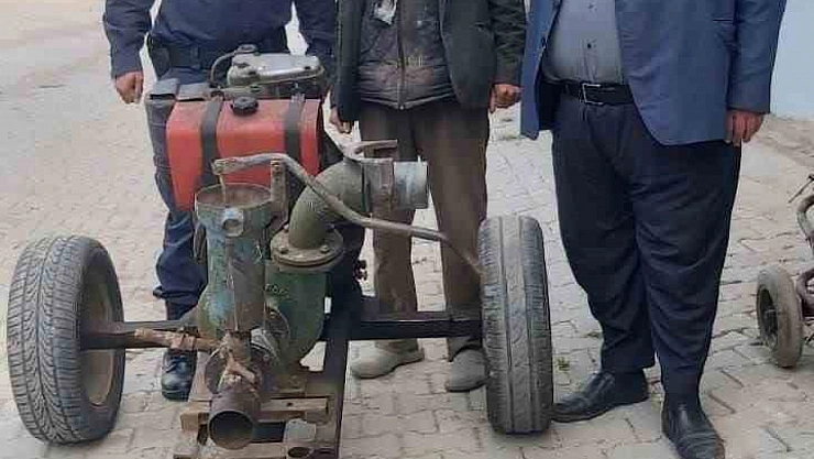 Tarladan su motoru çalan hırsızlar yakalandı