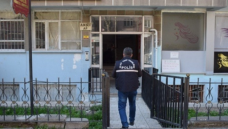 Eski eşini bıçakladı