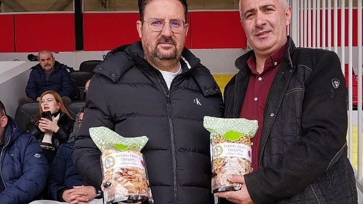 Takımlara leblebi ikramı