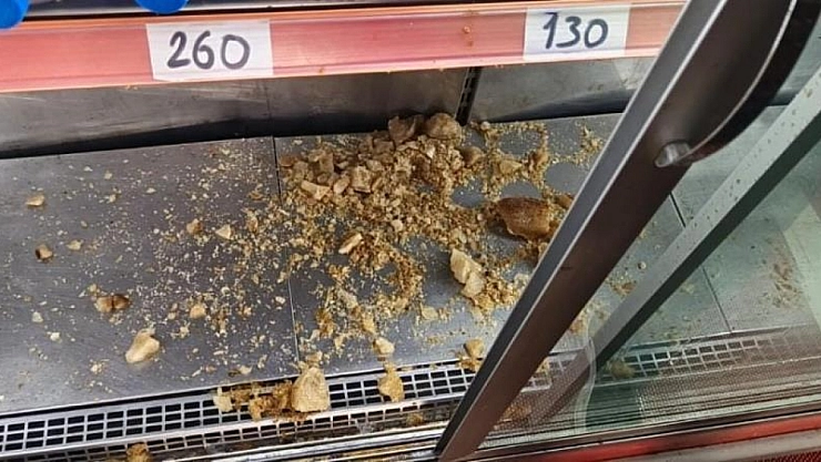 Tavuk dükkânında şişe patladı