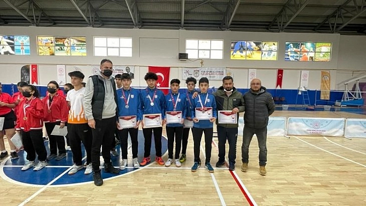 Teknik lise yarı finalde