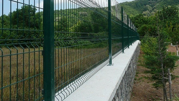 Tel çitle site etrafı çevrilecek