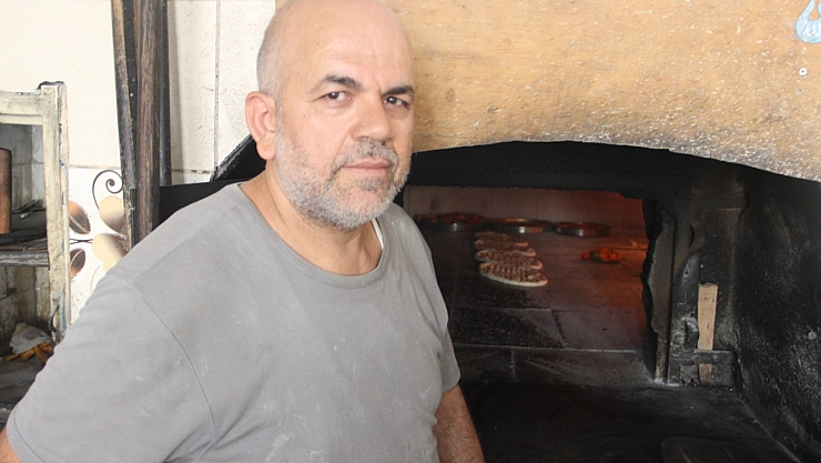 Termometrelerin 50 dereceyi aştığı Şanlıurfa'da fırıncıların zorlu mesaisi