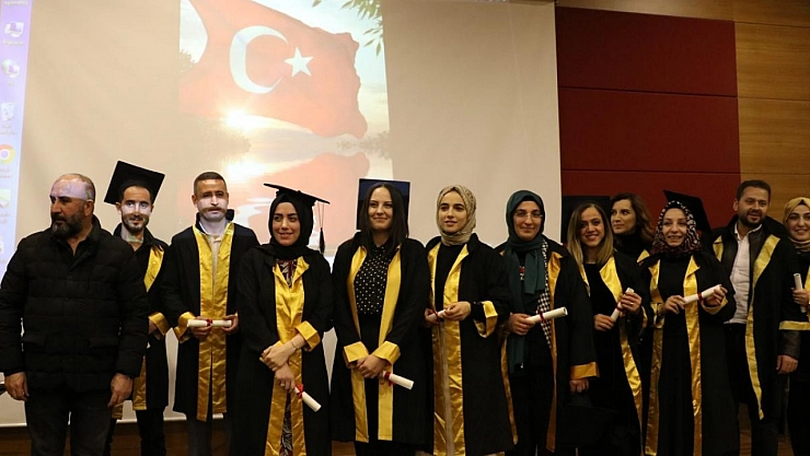 Öğrencilere mezuniyet töreni