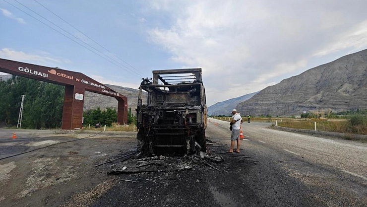 Tır alev alev yandı