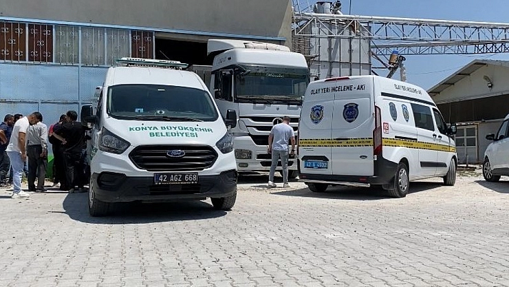 Tırdan boşaltılan yemlerin altında kalarak hayatını kaybetti
