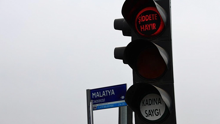 Trafik lambalarında 'Kadına Saygı' mesajı