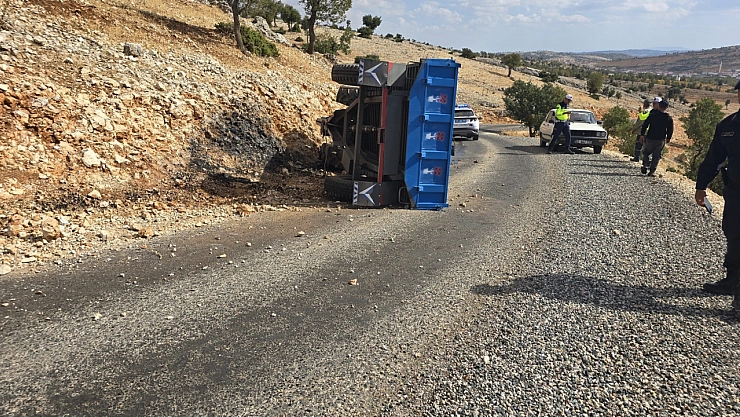 Traktör devrildi: 2 yaralı