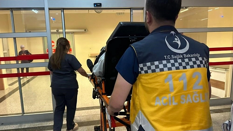 Traktörden atlayan kadın yaralandı